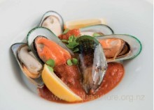 NZ Greenshell™ Mussels with rich tomato sauce (Serves 4)
