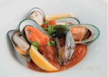 NZ Greenshell™ Mussels with rich tomato sauce (Serves 4)